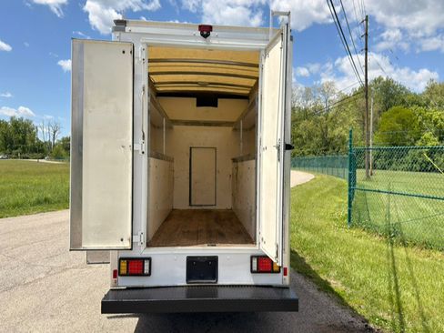 Used 2017 GMC Savana 3500 RWD image 35