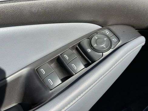 Used 2019 Buick Enclave Essence FWD image 36