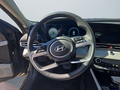 Certified 2025 Hyundai Elantra Limited FWD image 14