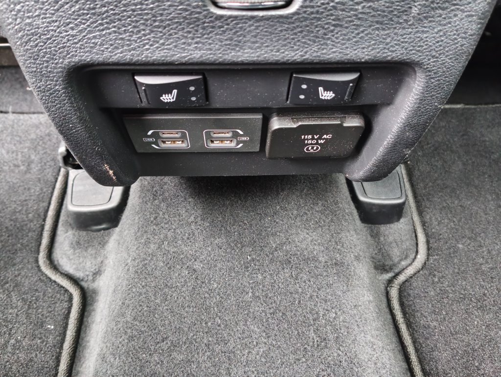 Used 2022 Jeep Cherokee Limited w/ Sun & Sound Group AWD/4WD image 11