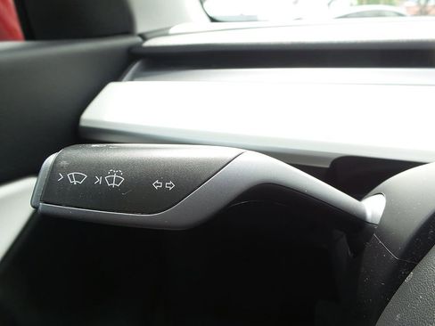 Used 2021 Tesla Model Y Long Range AWD/4WD image 33