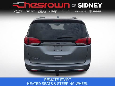 Used 2019 Chrysler Pacifica Touring-L w/ Tire & Wheel Group FWD image 6