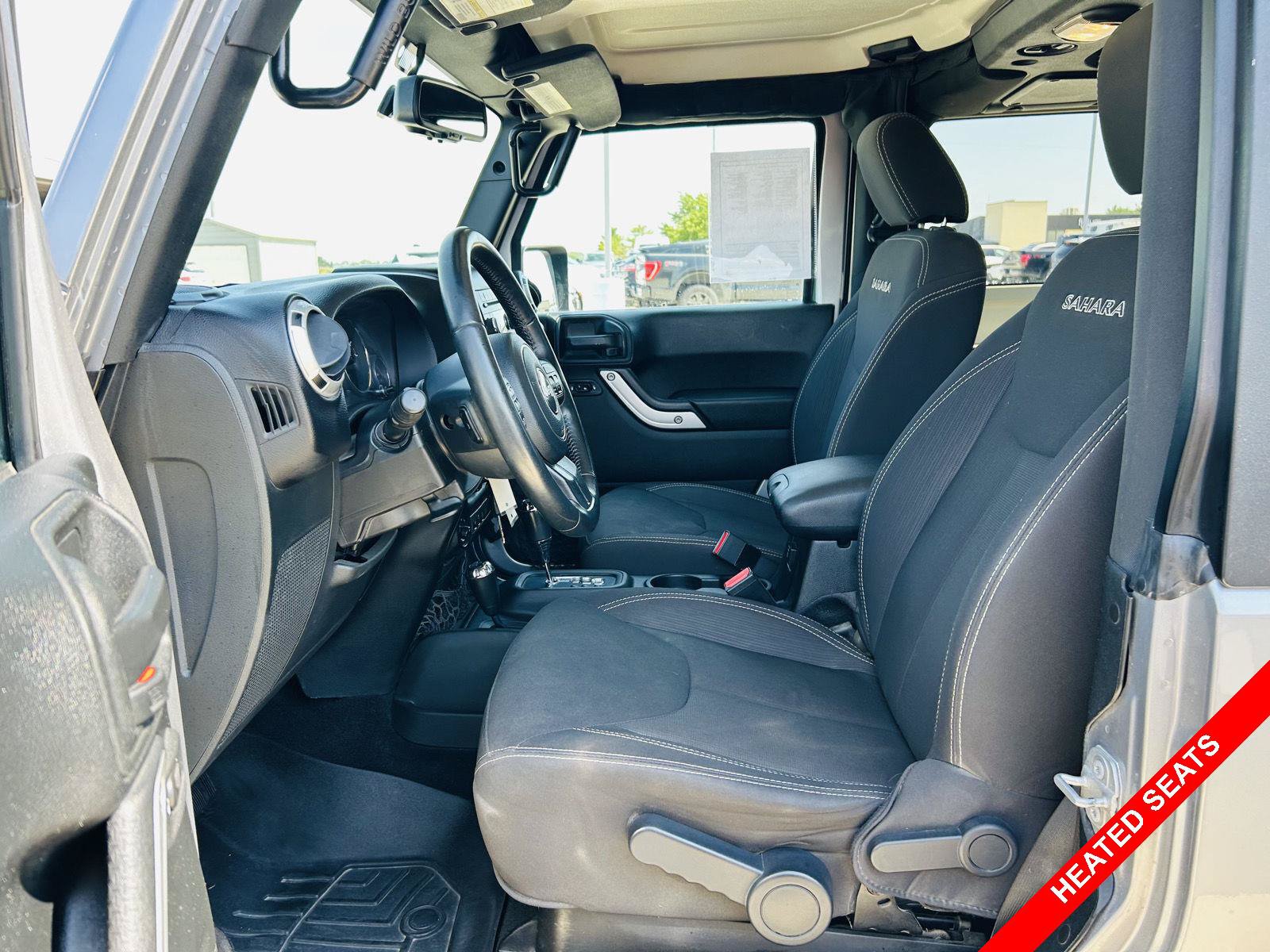Used 2017 Jeep Wrangler Sahara w/ Connectivity Group AWD/4WD image 3