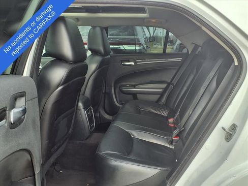 Used 2017 Chrysler 300 Touring w/ Value Package image 10