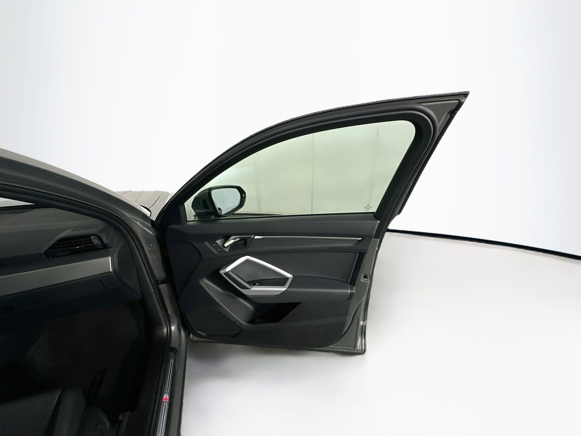 Used 2025 Audi Q3 2.0T Premium AWD/4WD image 32