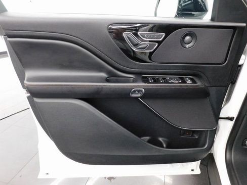 Used 2023 Lincoln Aviator Reserve image 25
