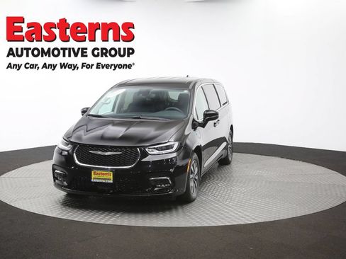 Used 2024 Chrysler Pacifica Limited FWD image 54