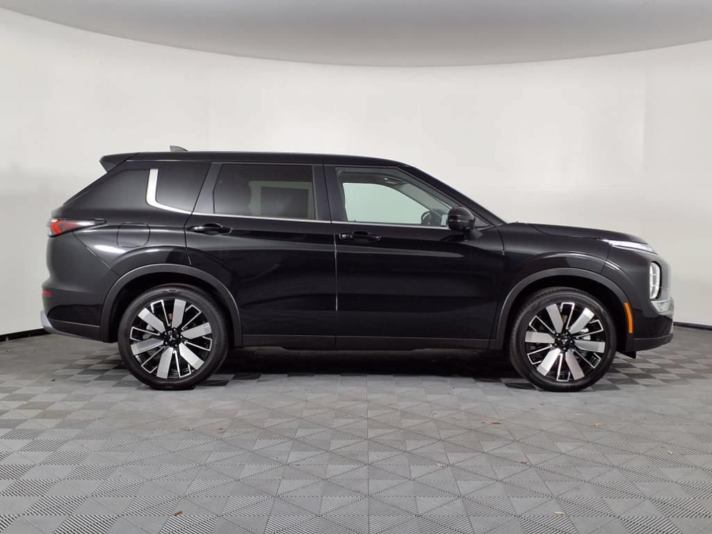 Used 2025 Mitsubishi Outlander SE FWD image 27