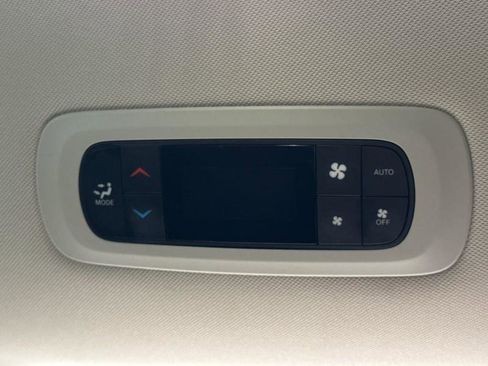 Used 2024 Chrysler Pacifica Touring-L image 78