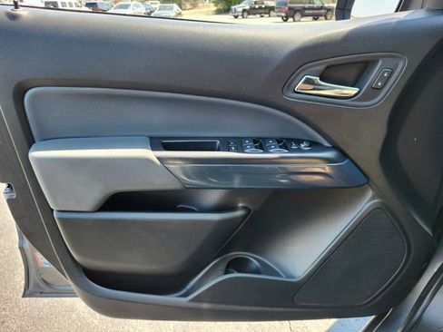 Used 2022 Chevrolet Colorado Z71 AWD/4WD image 34