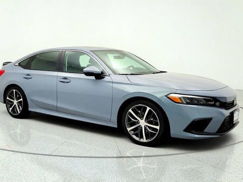 Used 2022 Honda Civic Touring image 3