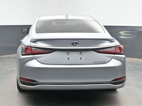 Used 2022 Lexus ES 300h Ultra Luxury w/ Accessory Package 2 FWD image 9