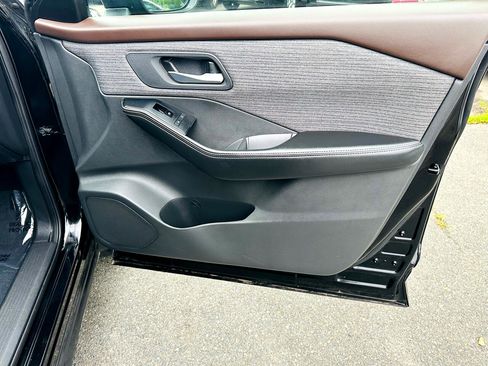 Used 2021 Nissan Rogue SV image 35