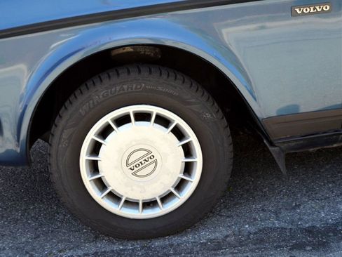 Used 1992 Volvo 240 Wagon RWD image 5