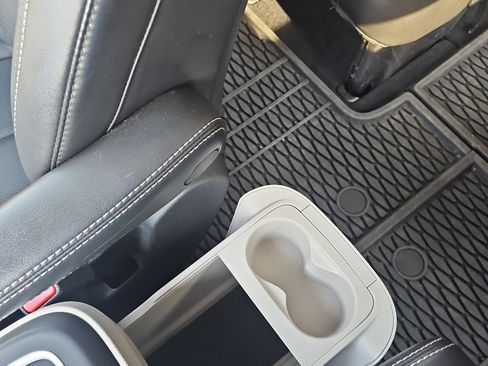 Used 2024 Chrysler Pacifica Touring-L w/ Road Tripper Package image 33