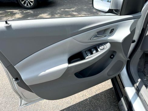 Used 2018 Chevrolet Volt LT w/ LT Driver Confidence Package image 9