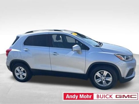 Used 2018 Chevrolet Trax LT w/ LT Convenience Package FWD image 12