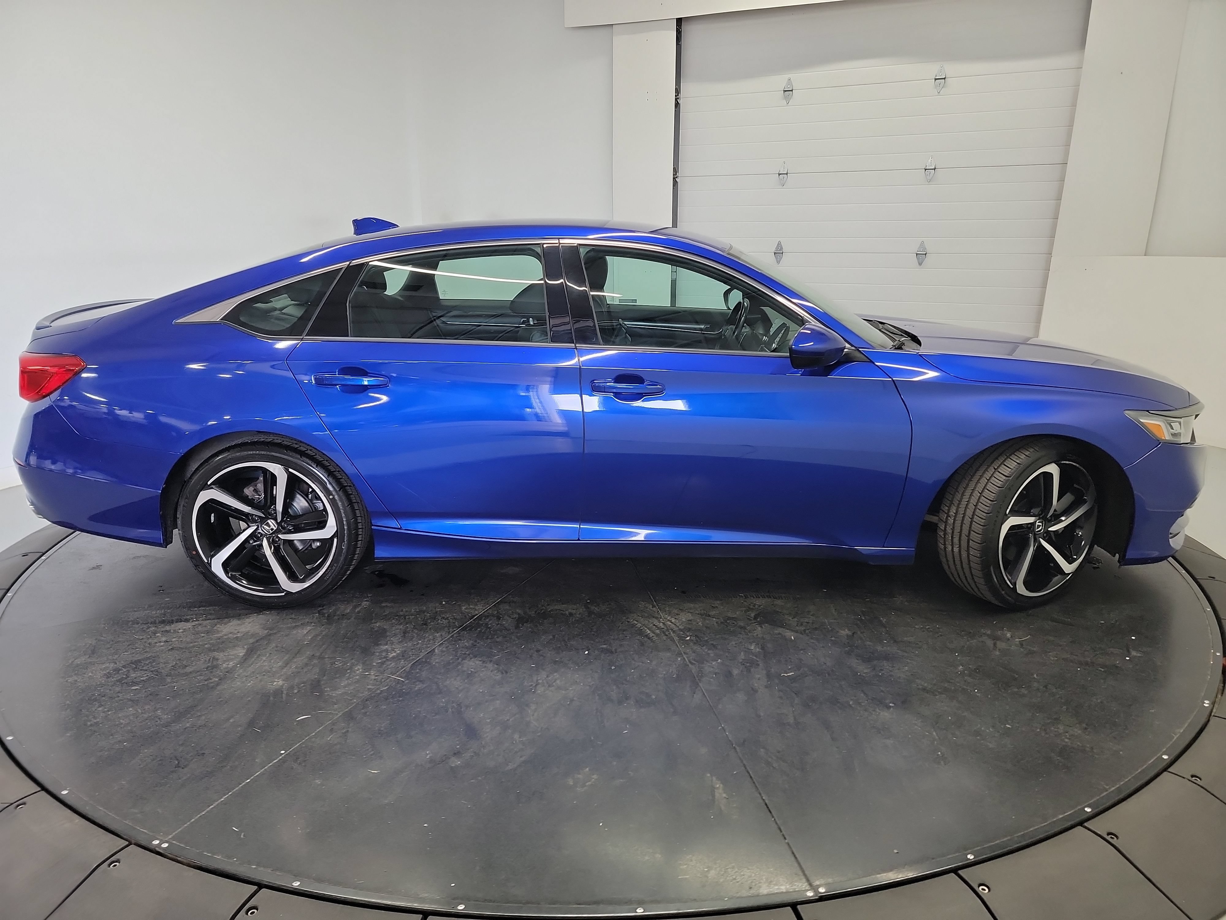 Used 2018 Honda Accord Sport image 11