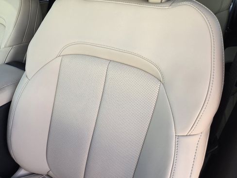 New 2025 Jeep Grand Cherokee Limited w/ Luxury Tech Group II image 17