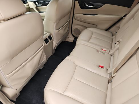 Used 2017 Nissan Rogue SL image 29