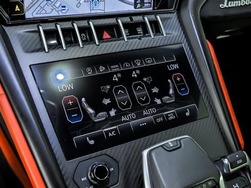 Used 2022 Lamborghini Urus AWD/4WD image 32