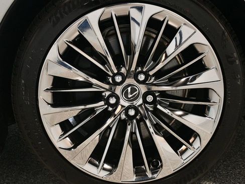 Used 2023 Lexus LS 500 w/ Accessory Package (Z2) image 21