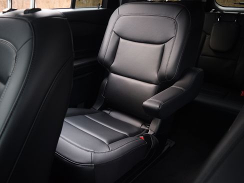 Used 2023 Ford Explorer XLT w/ Equipment Group 202A image 15