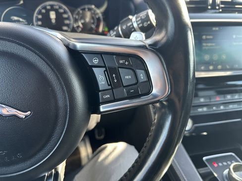 Used 2017 Jaguar F-PACE S image 19