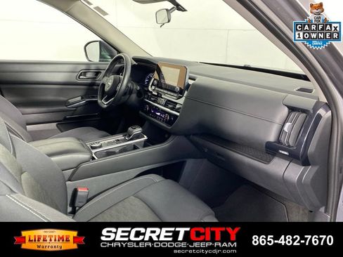 Used 2024 Nissan Pathfinder SV w/ SV Premium Package AWD/4WD image 30