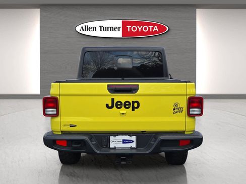 Used 2023 Jeep Gladiator Sport image 7