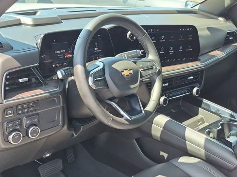 Used 2025 Chevrolet Tahoe LT AWD/4WD image 2