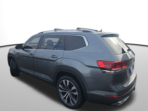 Used 2022 Volkswagen Atlas SEL Premium image 3