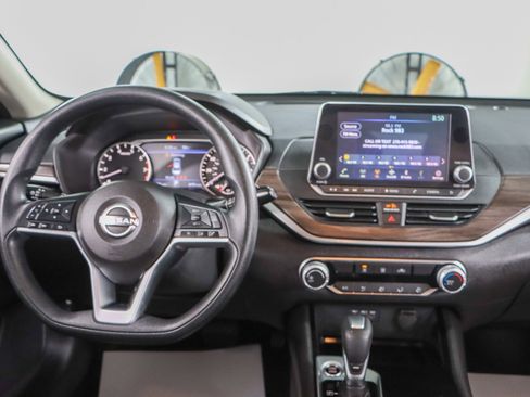 Used 2024 Nissan Altima 2.5 SV image 17