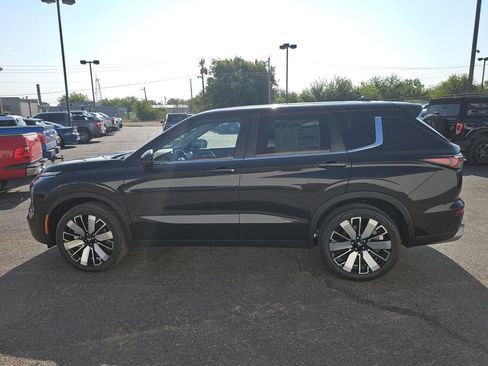 New 2025 Mitsubishi Outlander SE image 7