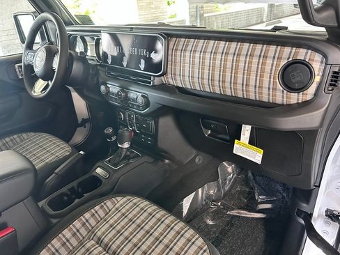 New 2026 Jeep Gladiator Sport AWD/4WD image 17