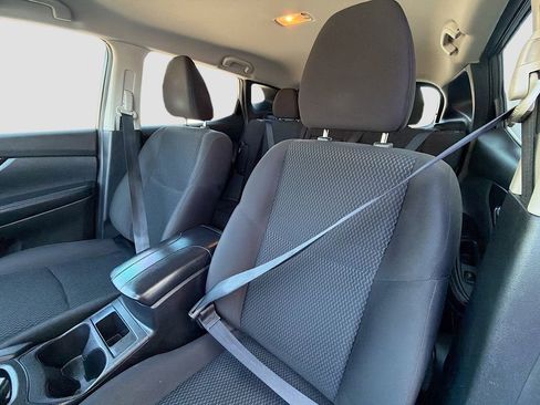 Used 2021 Nissan Rogue Sport S image 19