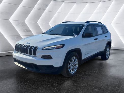 Used 2016 Jeep Cherokee Sport image 3