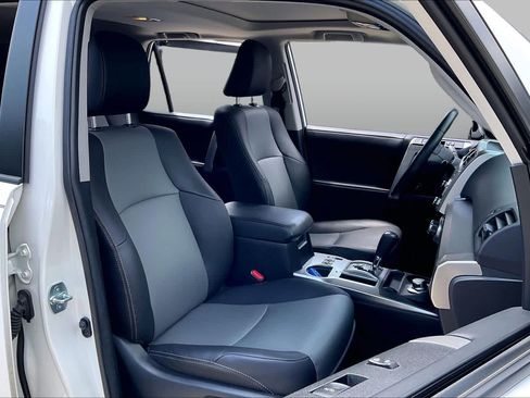 Used 2022 Toyota 4Runner SR5 Premium w/ Moonroof Package AWD/4WD image 9