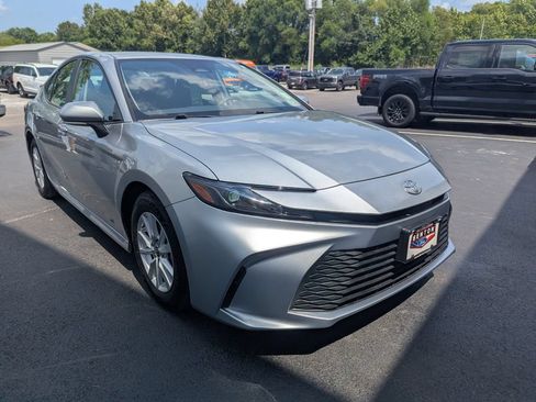 Used 2025 Toyota Camry LE FWD image 7