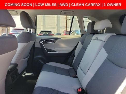 Used 2021 Toyota RAV4 XLE w/ Carpet Mat Package (TMS) AWD/4WD image 15