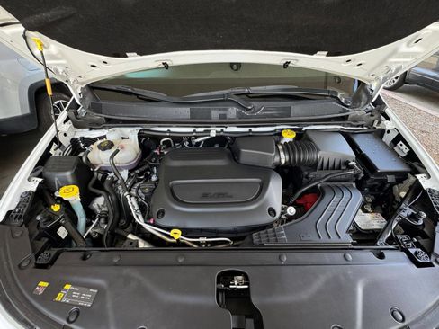 Used 2024 Chrysler Pacifica Touring-L FWD image 35