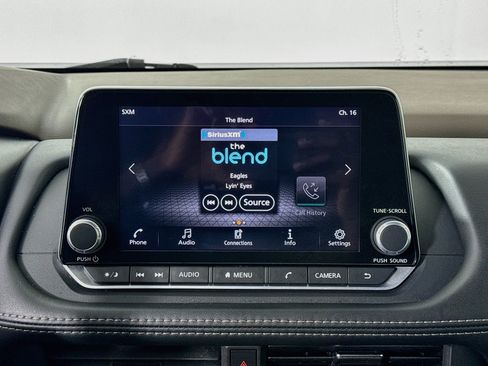 Used 2023 Nissan Rogue S AWD/4WD image 14