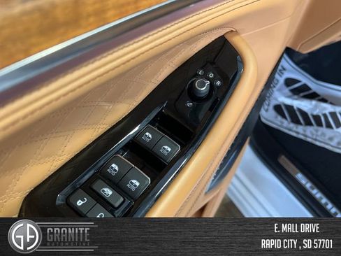Used 2021 Jeep Grand Cherokee L Summit AWD/4WD image 11