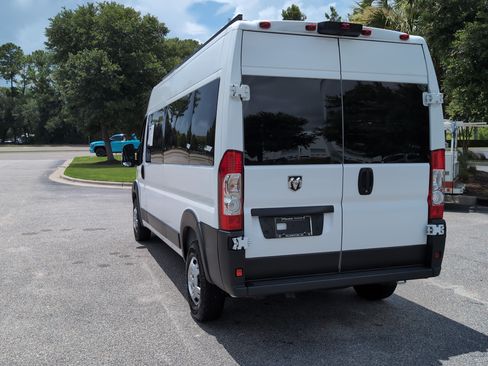 Used 2022 RAM ProMaster 2500 w/ Convenience Group FWD image 8