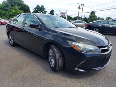 Used 2017 Toyota Camry SE FWD image 3