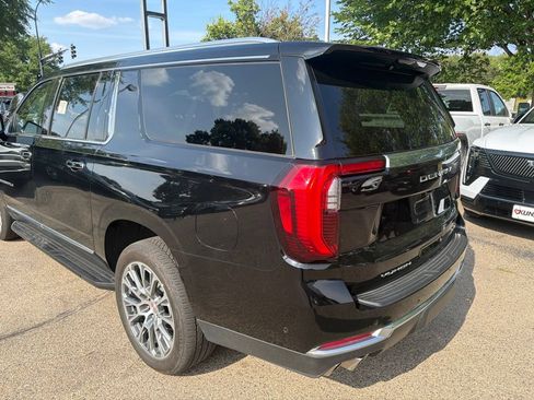 Used 2025 GMC Yukon XL Denali AWD/4WD image 3
