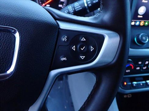 Used 2023 GMC Acadia SLT image 15