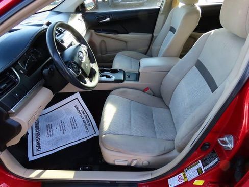 Used 2013 Toyota Camry LE image 32
