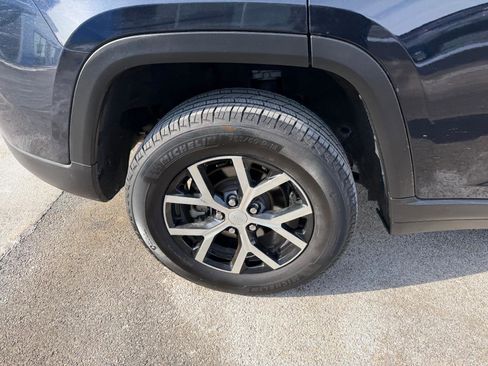 Used 2024 Jeep Grand Cherokee Limited image 10