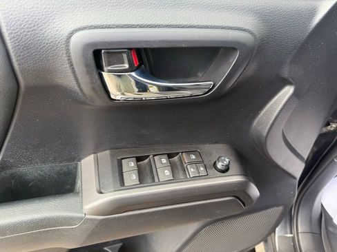 Used 2020 Toyota Tacoma TRD Sport image 11